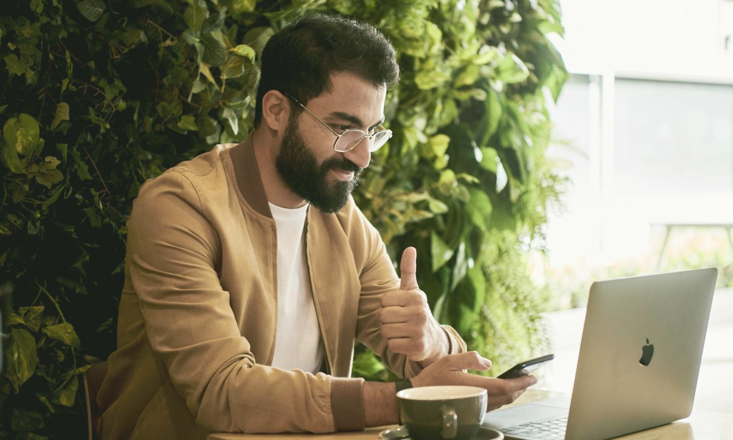 Equipo de MentraLogics trabajando en análisis de procesos contables